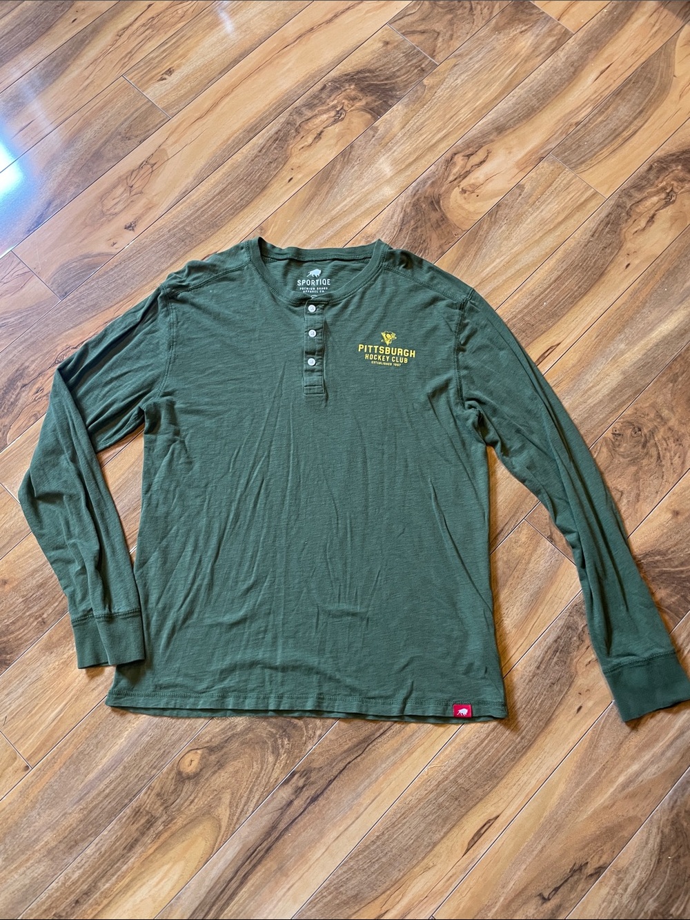 Men’s extra large XL Pittsburgh Penguins hockey Henley shirt